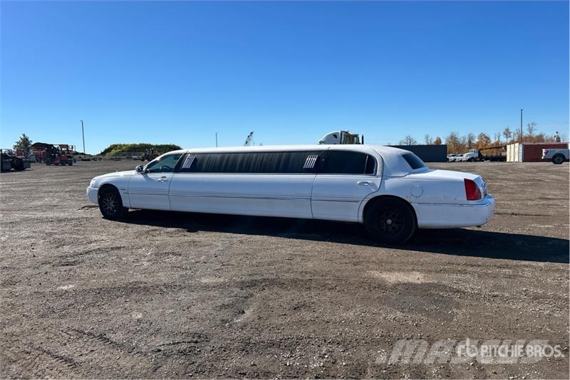 Lincoln Town Car Limousine سيارات