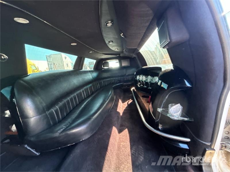 Lincoln Town Car Limousine سيارات