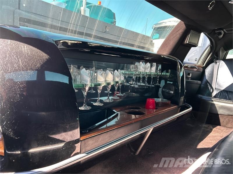 Lincoln Town Car Limousine سيارات