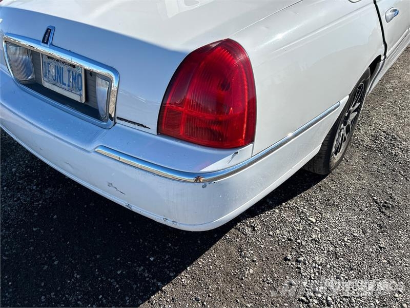 Lincoln Town Car Limousine سيارات