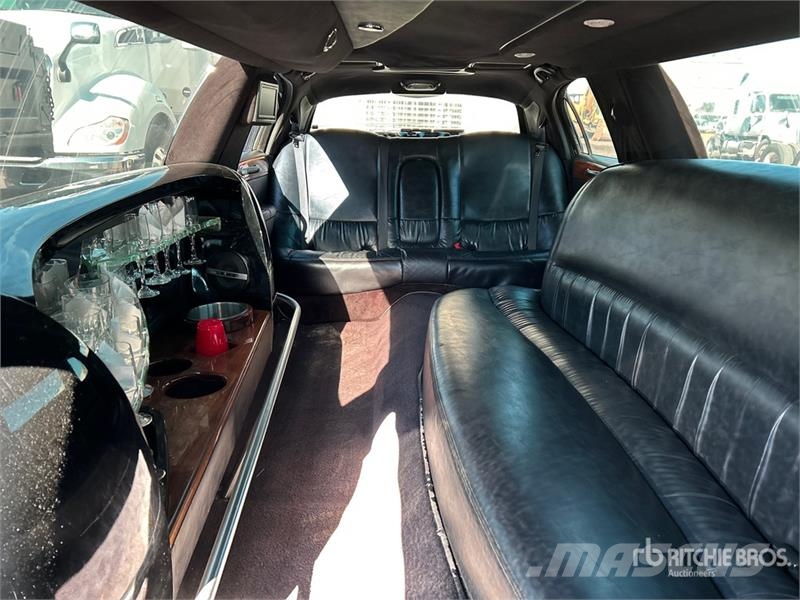 Lincoln Town Car Limousine سيارات