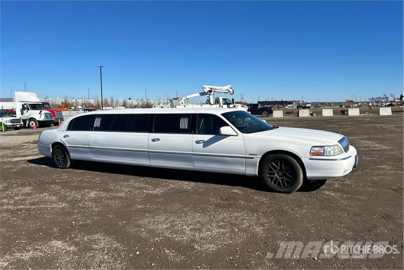 Lincoln Town Car Limousine سيارات