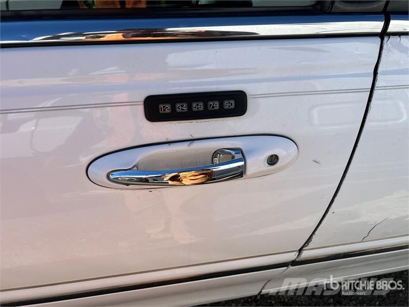 Lincoln Town Car Limousine سيارات