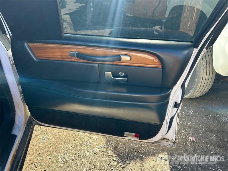 Lincoln Town Car Limousine سيارات