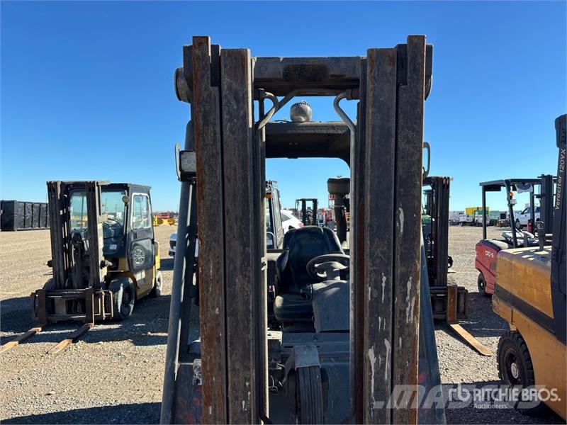 Linde 7000 lb Pneumatic Tire Forklift (Inoperable) Інше