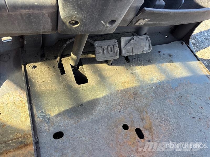 Linde 7000 lb Pneumatic Tire Forklift (Inoperable) Інше