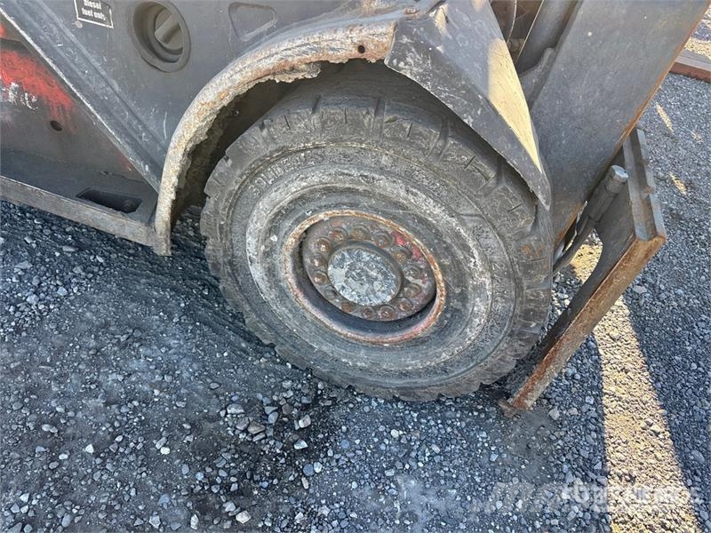 Linde H35D 7000 lb Pneumatic Tire Forklift (Inoperable) Forklift trucks - others