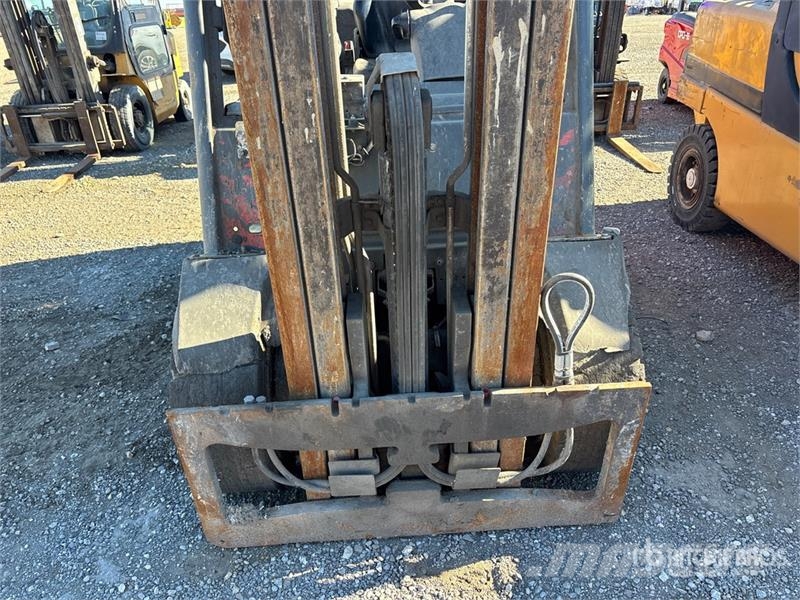 Linde H35D 7000 lb Pneumatic Tire Forklift (Inoperable) Forklift trucks - others