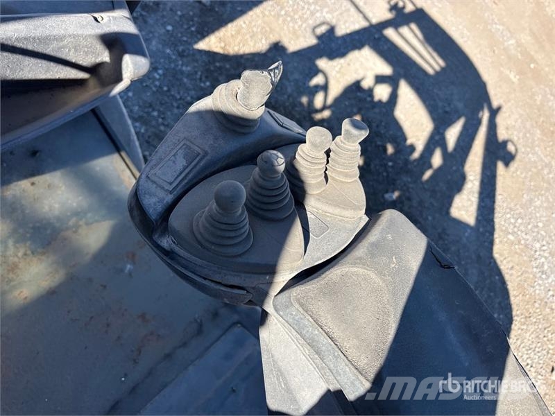 Linde H35D 7000 lb Pneumatic Tire Forklift (Inoperable) Forklift trucks - others
