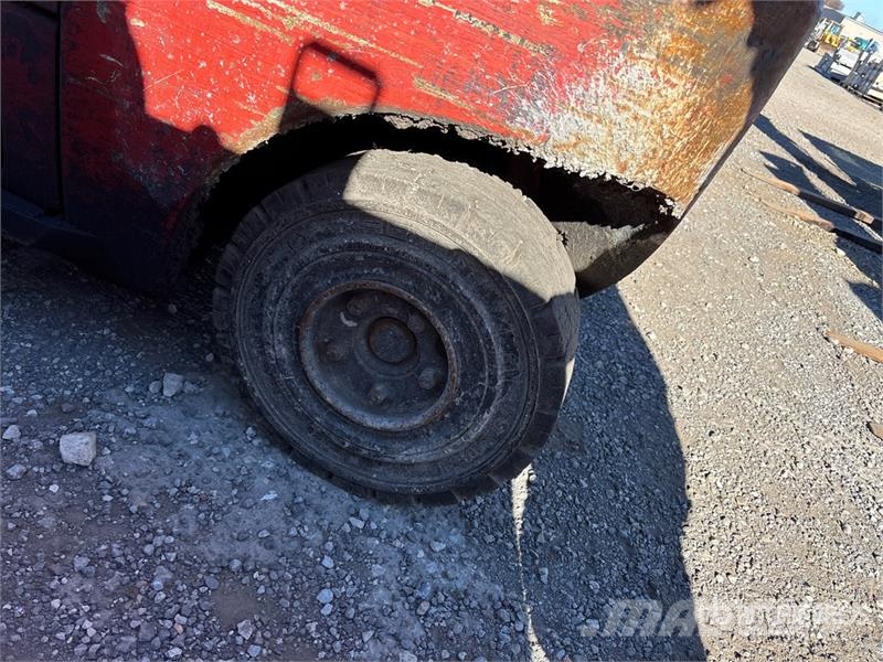 Linde H35D 7000 lb Pneumatic Tire Forklift (Inoperable) Forklift trucks - others