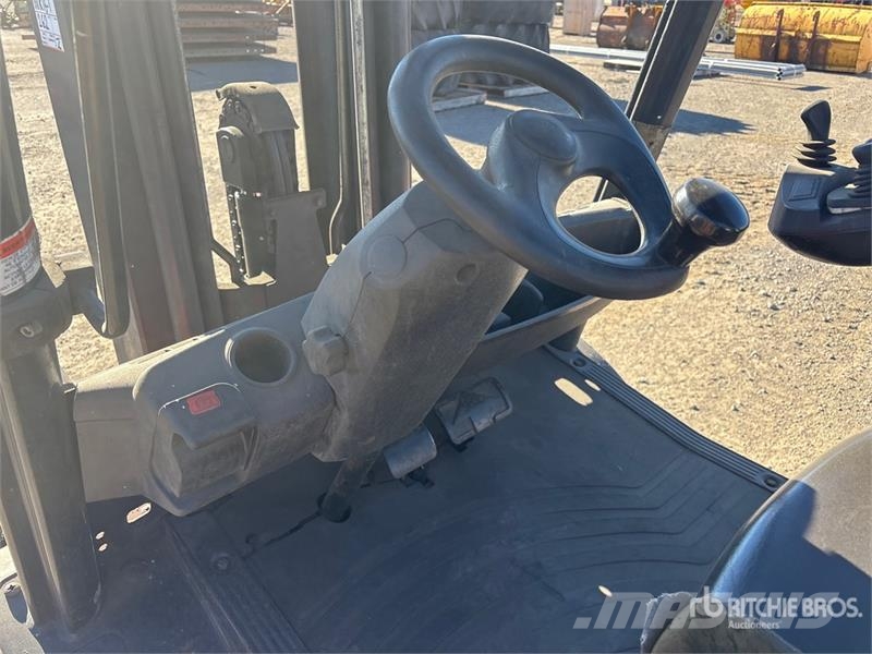 Linde H35T 6075 lb Cushion Tire Forklift Інше