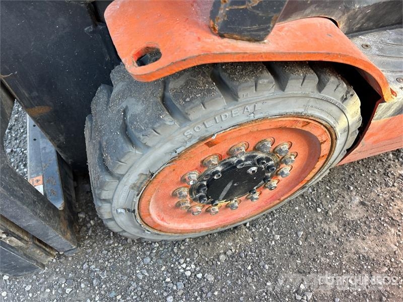 Linde HT25CT 4750 lb Cushion Tire Forklift (Inoperable) Інше