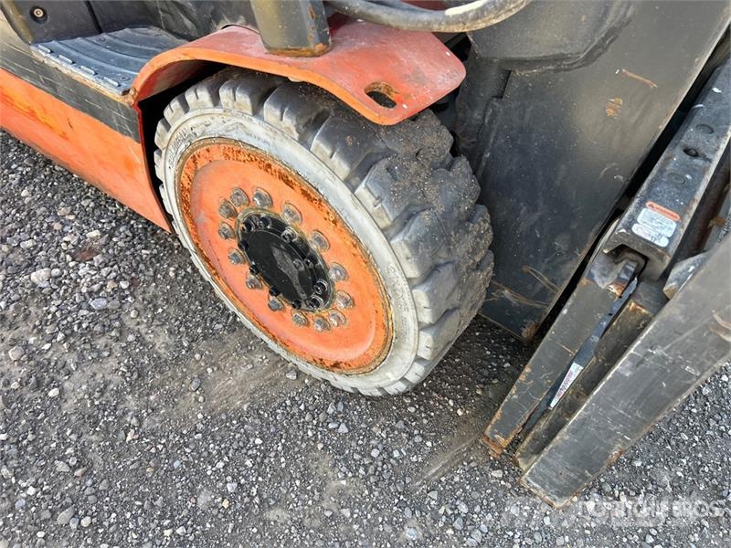 Linde HT25CT 4750 lb Cushion Tire Forklift (Inoperable) Інше