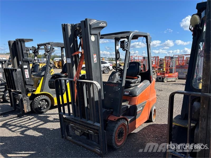 Linde HT25CT 4750 lb Cushion Tire Forklift (Inoperable) Інше