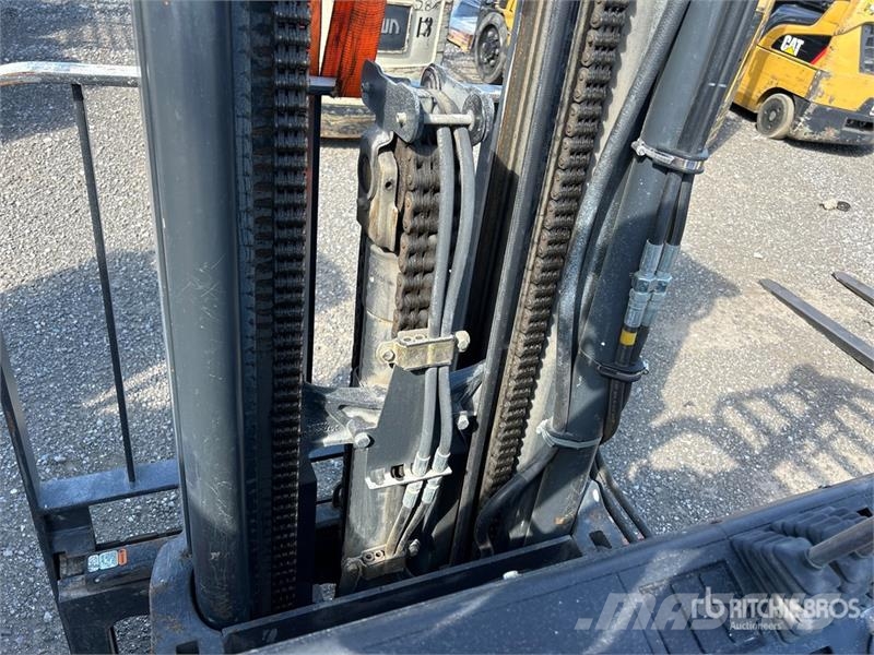 Linde HT25CT 4750 lb Cushion Tire Forklift (Inoperable) Інше