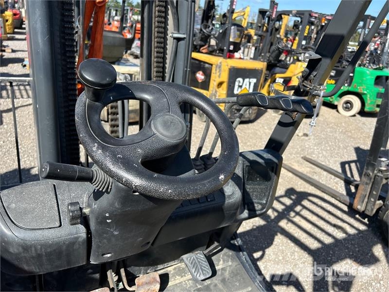 Linde HT25CT 4750 lb Cushion Tire Forklift (Inoperable) Інше