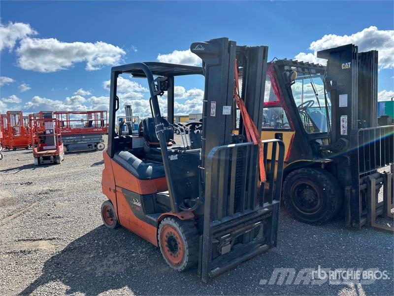 Linde HT25CT 4750 lb Cushion Tire Forklift (Inoperable) Інше