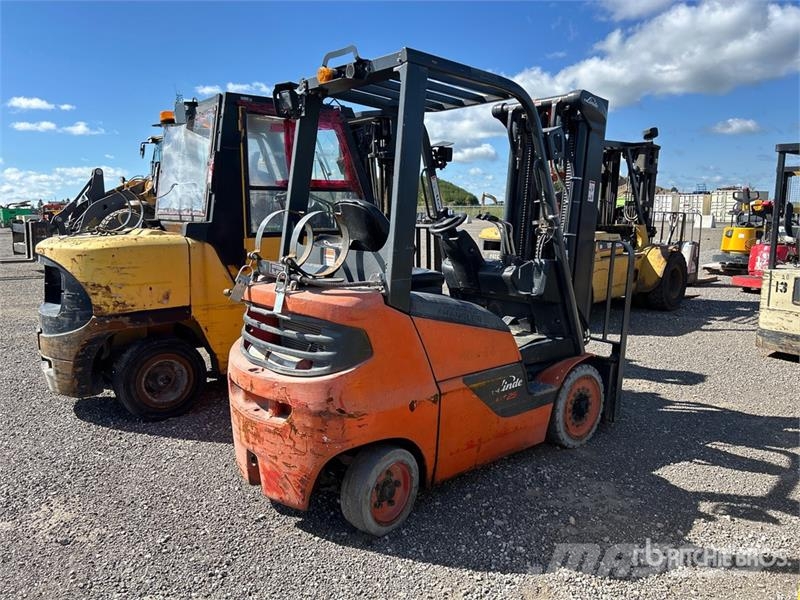 Linde HT25CT 4750 lb Cushion Tire Forklift (Inoperable) Інше