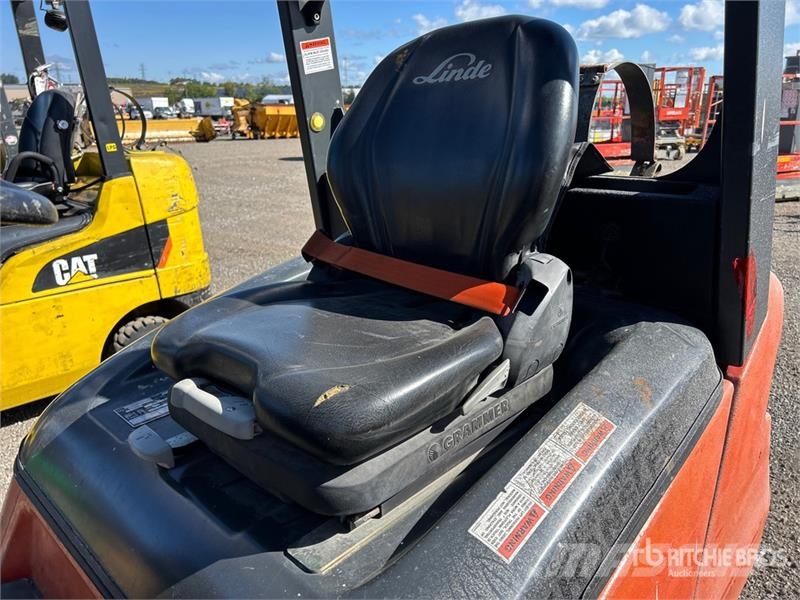 Linde HT25CT 4750 lb Cushion Tire Forklift (Inoperable) Інше