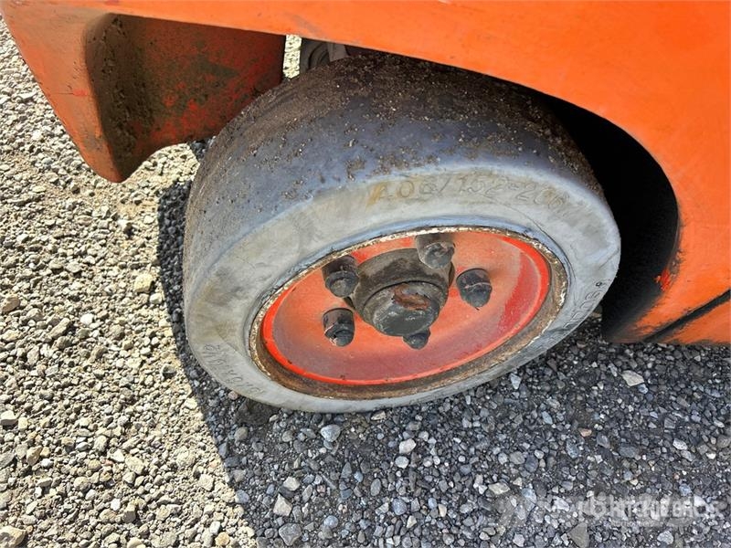 Linde HT25CT 4750 lb Cushion Tire Forklift (Inoperable) Інше