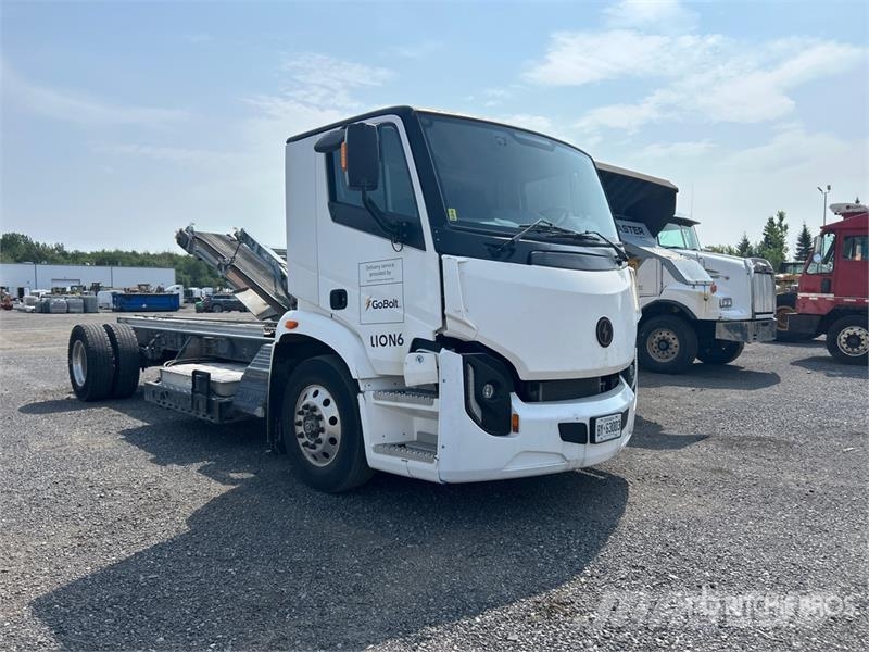 Lion 6 4x2 Electric Cab and Chassis (Inoperable) Cabines