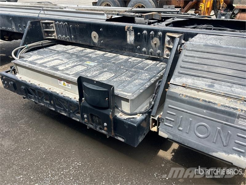Lion 6 4x2 Electric Cab and Chassis (Inoperable) Cabines
