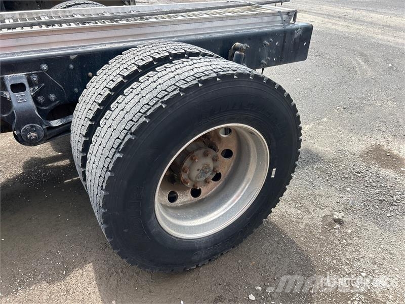 Lion 6 4x2 Electric Cab and Chassis (Inoperable) Cabines