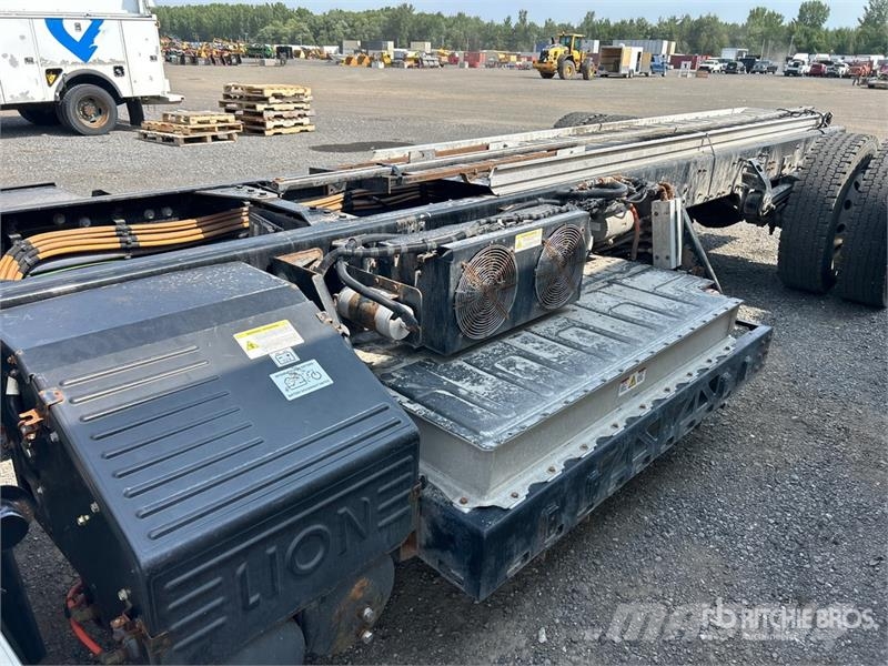 Lion 6 4x2 Electric Cab and Chassis (Inoperable) Cabines
