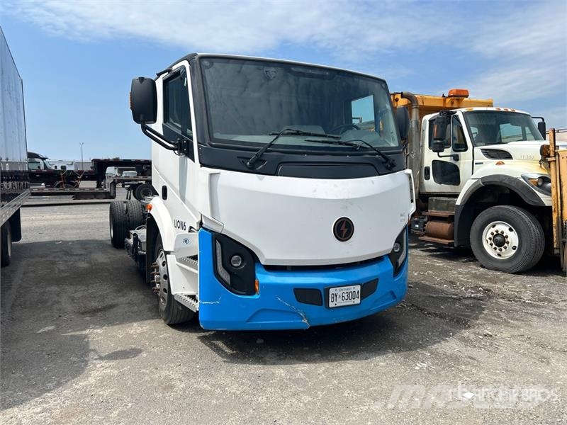Lion 6 4x2 Electric Cab and Chassis (Inoperable) Cabines