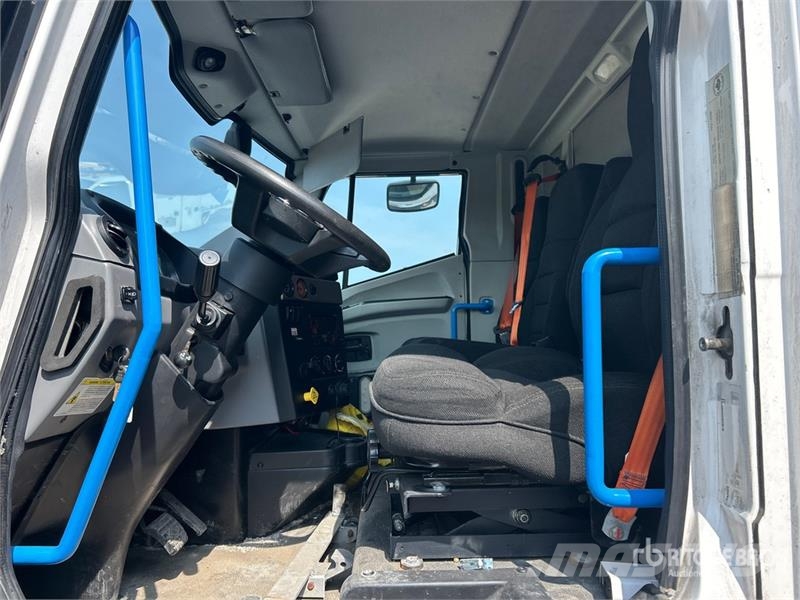 Lion 6 4x2 Electric Cab and Chassis (Inoperable) Cabines