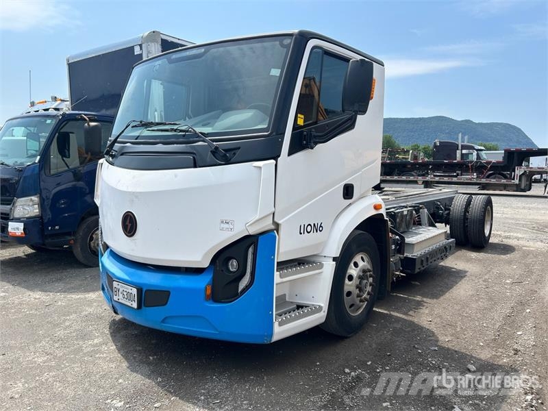 Lion 6 4x2 Electric Cab and Chassis (Inoperable) Cabines