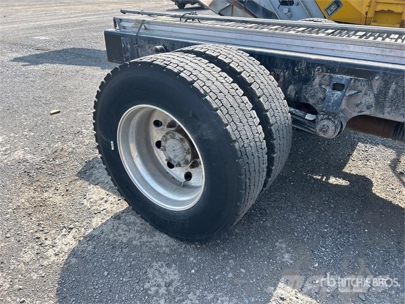 Lion 6 4x2 Electric Cab and Chassis (Inoperable) Cabines