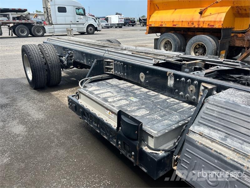 Lion 6 4x2 Electric Cab and Chassis (Inoperable) Cabines
