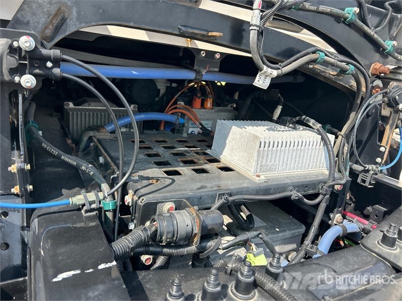 Lion 6 4x2 Electric Cab and Chassis (Inoperable) Cabines