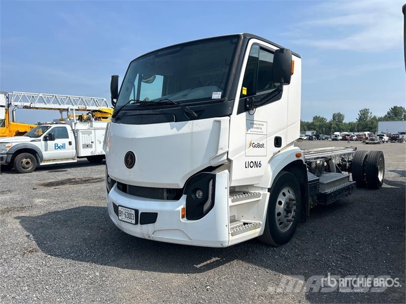 Lion 6 4x2 Electric Cab and Chassis (Inoperable) Cabines