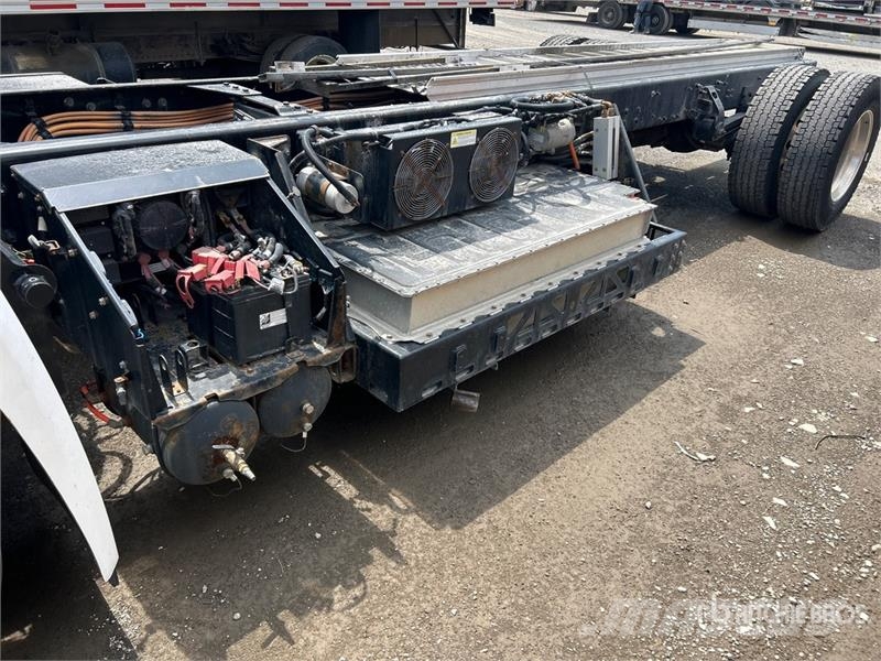 Lion 6 4x2 Electric Cab and Chassis (Inoperable) Cabines