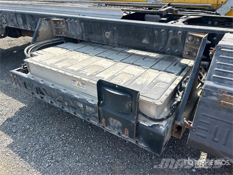 Lion 6 4x2 Electric Cab and Chassis (Inoperable) Cabines