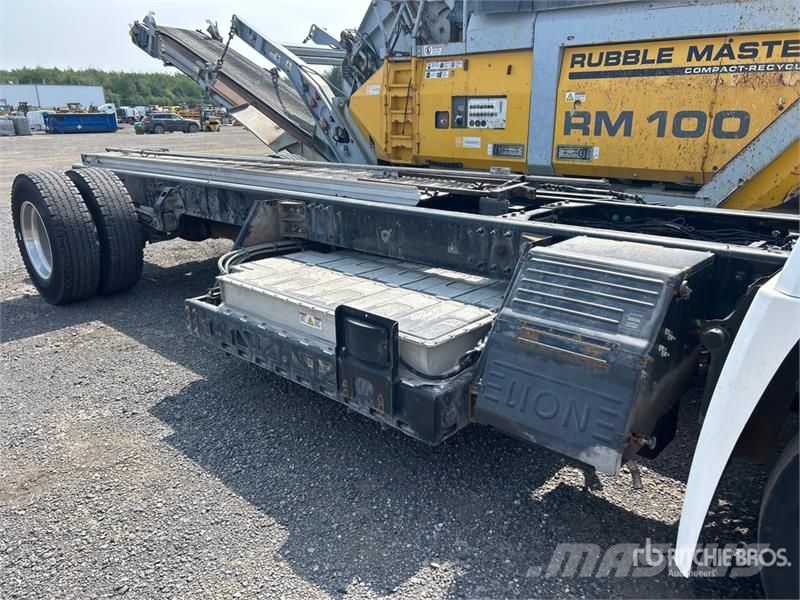Lion 6 4x2 Electric Cab and Chassis (Inoperable) Cabines