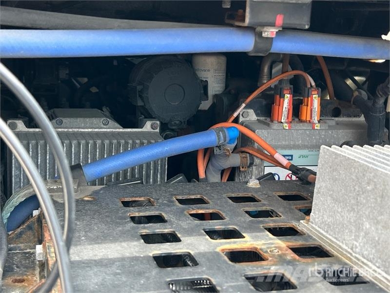 Lion 6 4x2 Electric Cab and Chassis (Inoperable) Cabines