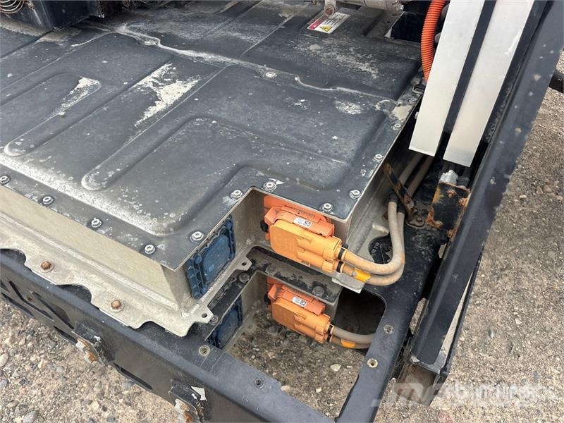  Lion6 4x2 Electric Cab and Chassis (Inoperable) Cabinas