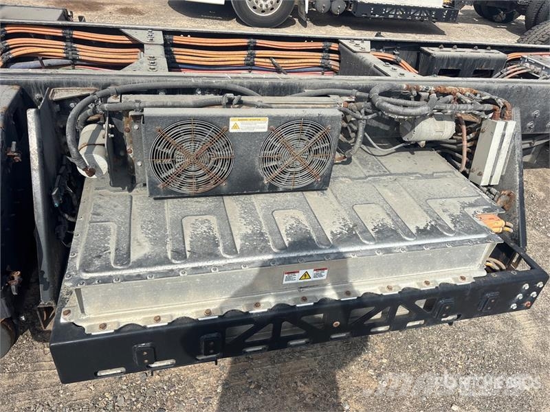  Lion6 4x2 Electric Cab and Chassis (Inoperable) Cabinas