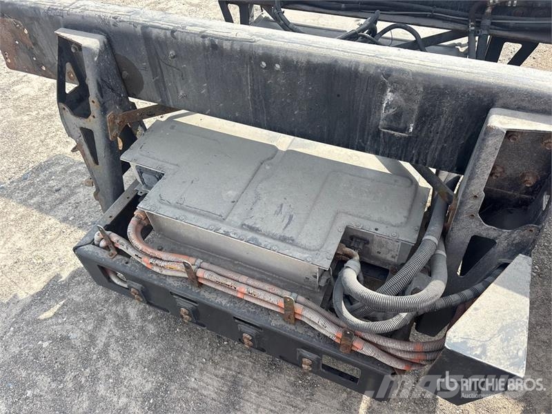  Lion6 4x2 Electric Cab and Chassis (Inoperable) Cabinas