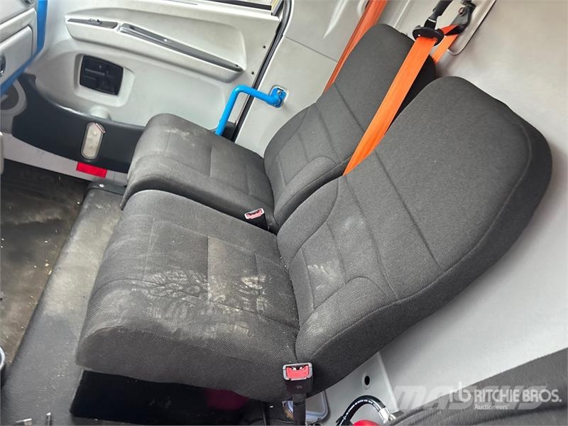  Lion6 4x2 Electric Cab and Chassis (Inoperable) Cabinas