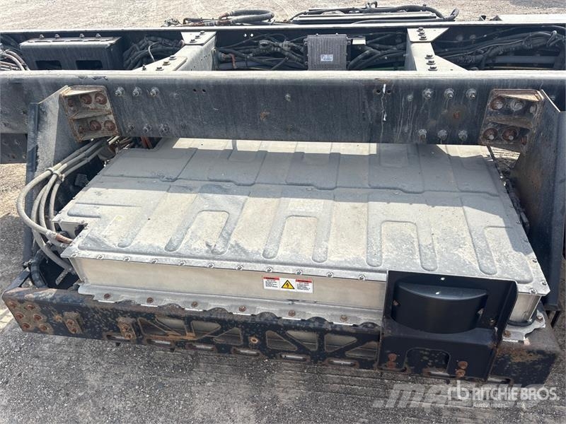  Lion6 4x2 Electric Cab and Chassis (Inoperable) Cabinas