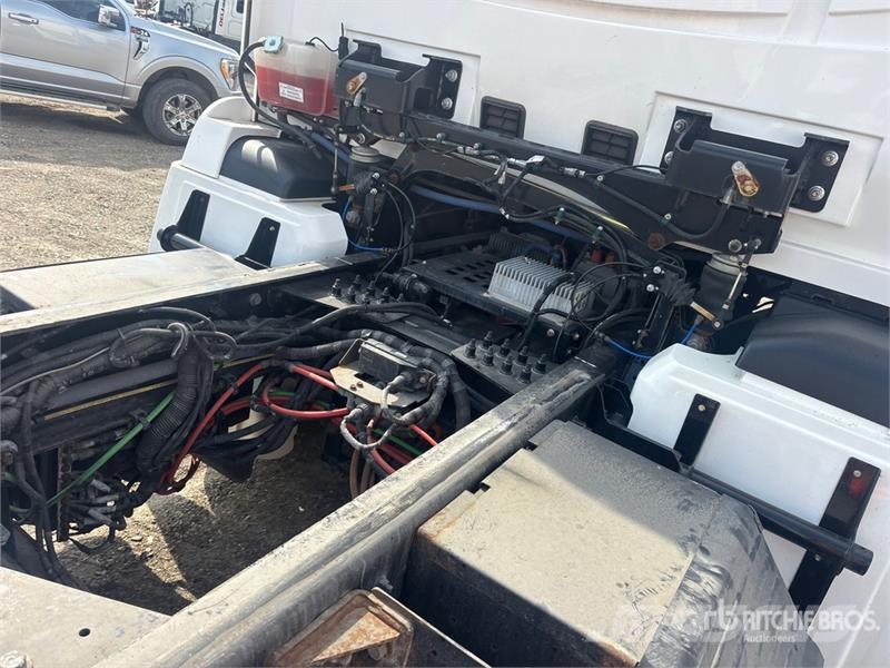  Lion6 4x2 Electric Cab and Chassis (Inoperable) Cabinas
