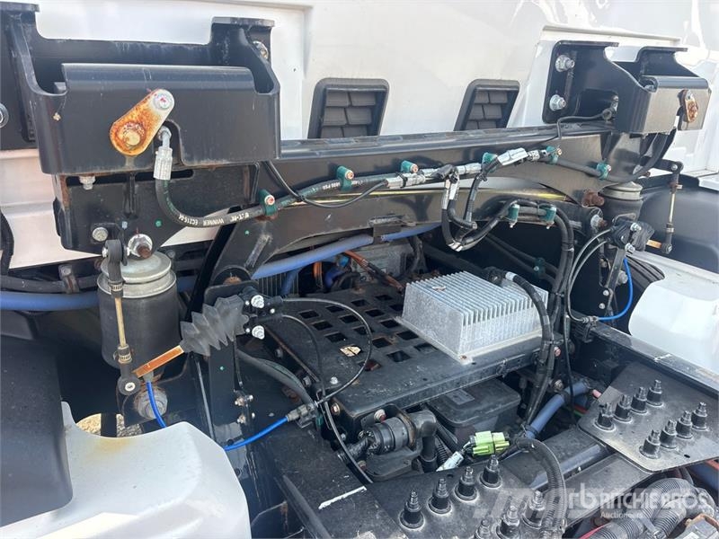  Lion6 4x2 Electric Cab and Chassis (Inoperable) Cabinas