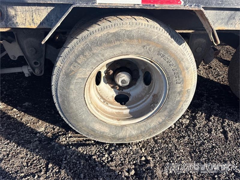 Load Trail 28 ft Tri/A Equipment Trailer 清障车