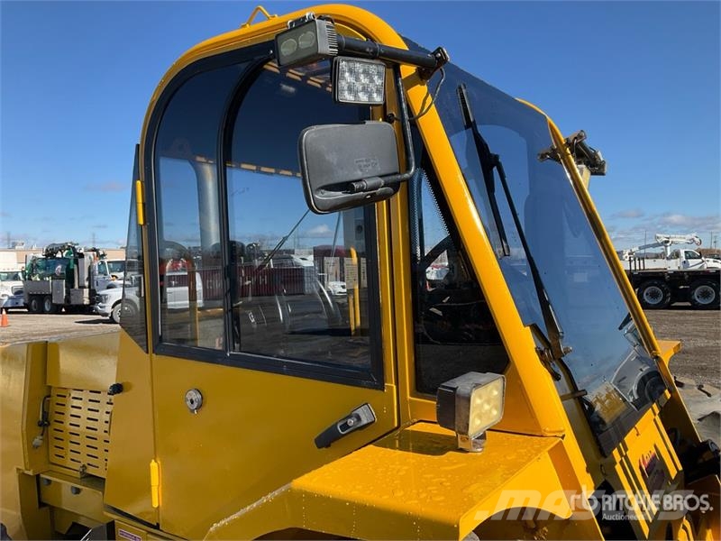 Loadlifter LL2415-10D 10000 lb Rough Terrain Forkl Maastikutõstukid