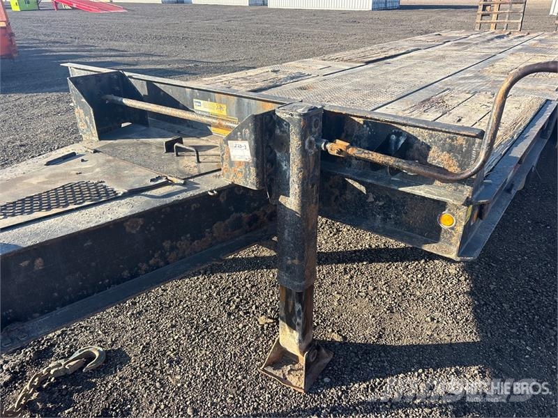 Loadstar 32 ft Quad/A Equipment Trailer Vehicle transport trailers