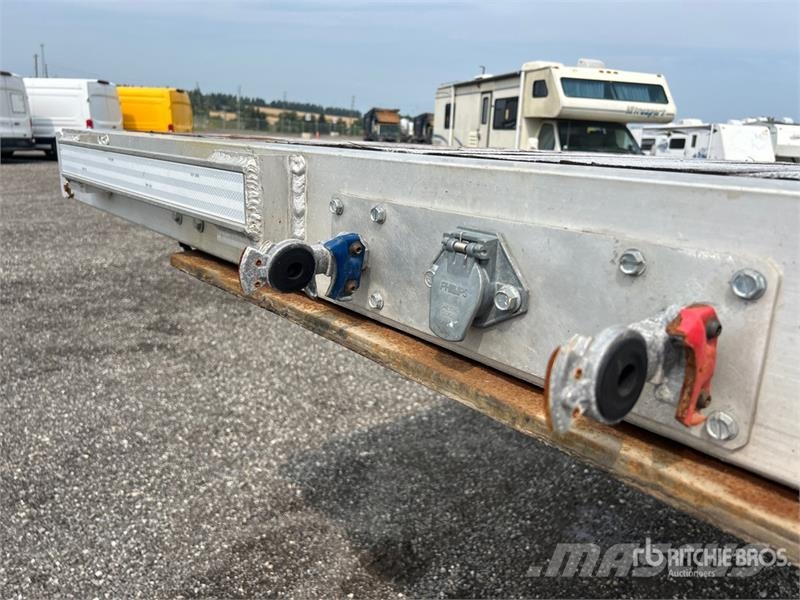 Lode King 28 ft Super B-Train Lead Flatbed Trailer Valníky